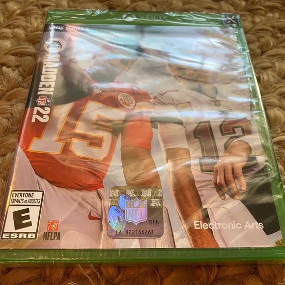 NEW NFL Madden 22 Microsoft Xbox Series X 4K Ultra HD HDR - Picture 3 of 7
